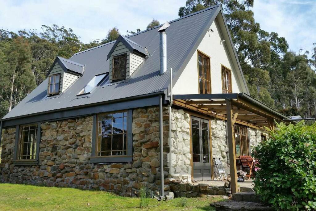 The Stone Cottage - Bruny Island Simpsons Bay Exterior photo